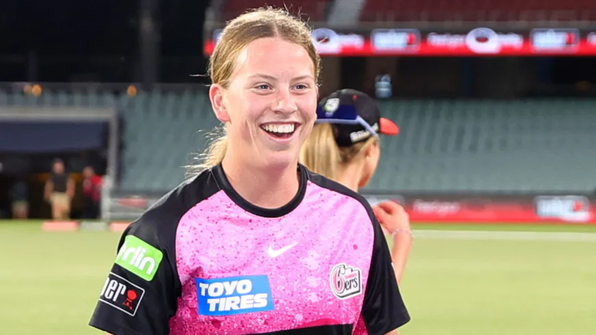 Women's Big Bash League's Youngest Player Caoimhe Bray, 15, Enjoys Dream Debut Alongside Idol Ellyse Perry