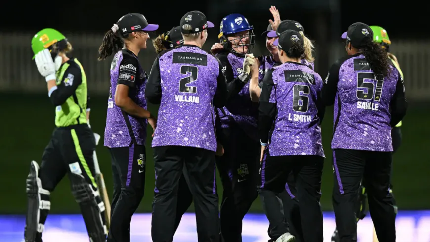 Carey and Graham Shine as Hurricanes Defeat Thunder in WBBL Opener