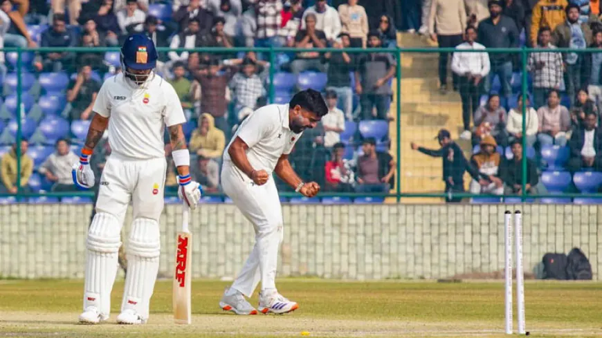 Virat Kohli’s Heartwarming Gesture After Himanshu Sangwan Dismissed Him in Ranji Trophy Match